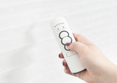 L-Plissees Elektrobedienung mit Fernbedienung
