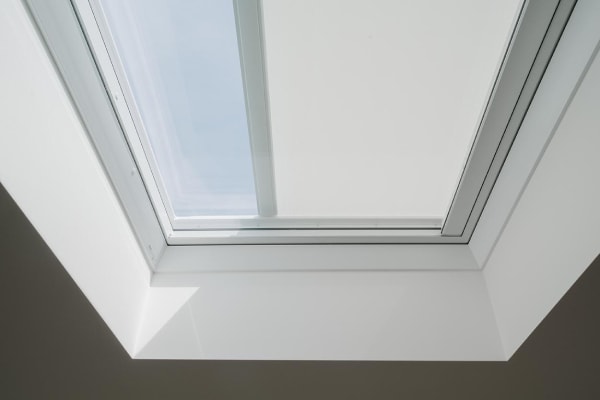 VELUX Hitze-, Sonnen- und Insektenschutz für Flachdach-Fenster VELUX Hitze-, Sonnen- und Insektenschutz für Flachdach-Fenster
