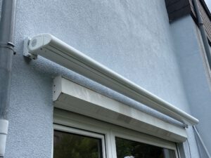  Kassettenmarkise 300 von Nagai: Perfekter Hitzeschutz mit Acrylgewebe, ausgestattet mit Funkmotor io, als moderner Sonnenschutz für Ihre Terrasse